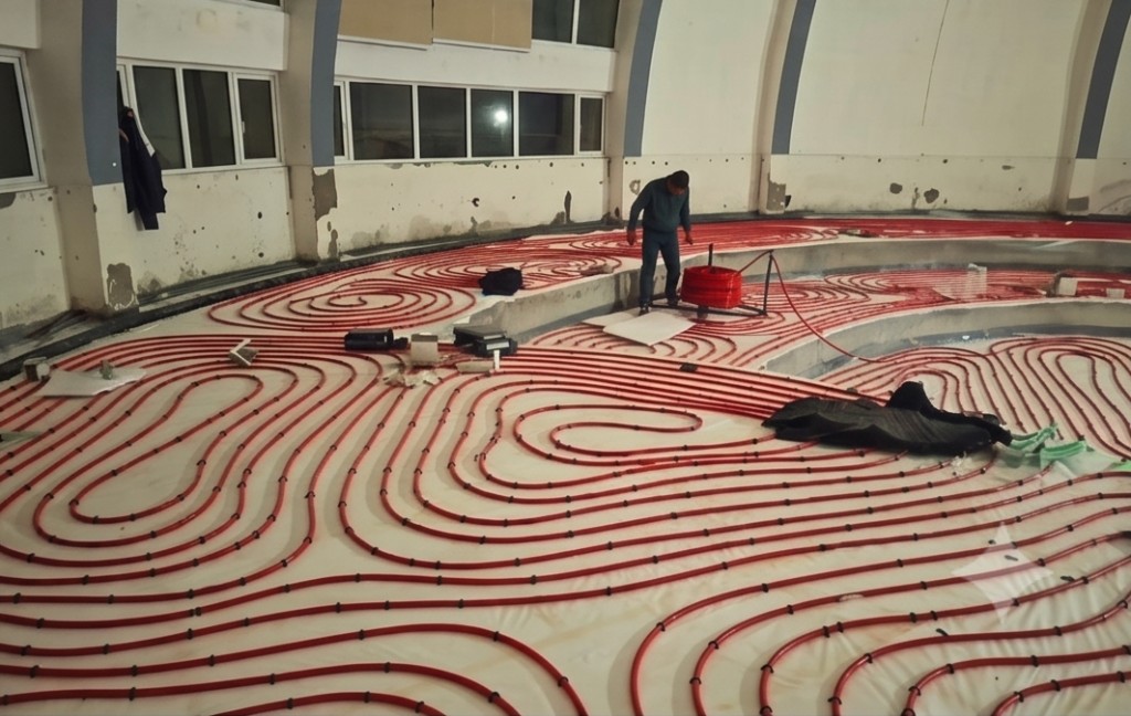 Radiant underfloor heating installation on site